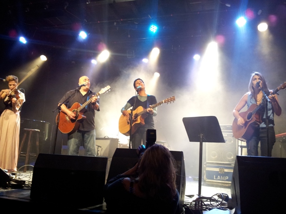Mika Karni, Danny Robas, Ronit Shahar, Yael Deckelbaum sing Shlomo Artzi/Photo: Ayelet Dekel