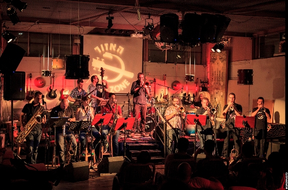 Avi Lebovich and the Orchestra/Photo: Muperphoto