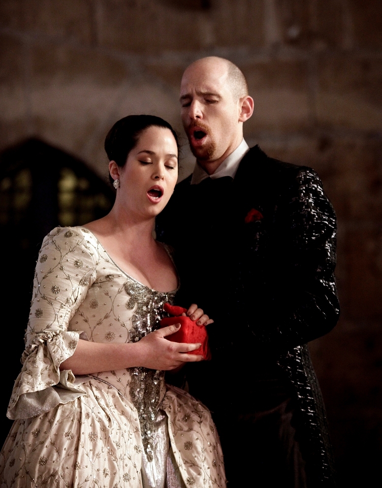 Zerlina (Daniela Skorka) and Don Giovanni (Oded Reich)/Photo: Margalit Hersonski