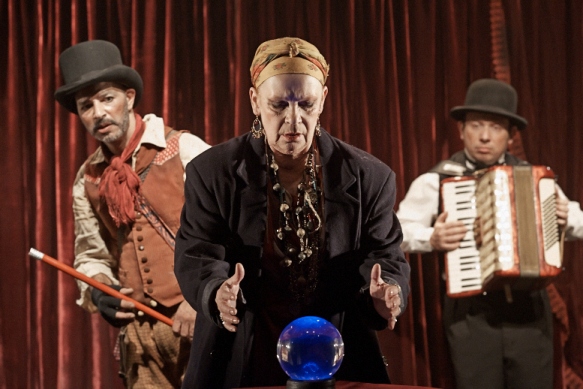 Zara (Gita Munte) with Bogo (Yossi Eini) and Gershon Waiserfirer in the background/Photo: Assaf Ashkenazy