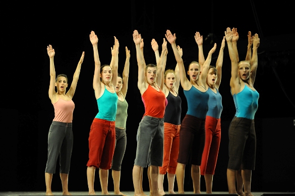 Decal'e - Batsheva Ensemble/Photo: Gadi Dagon